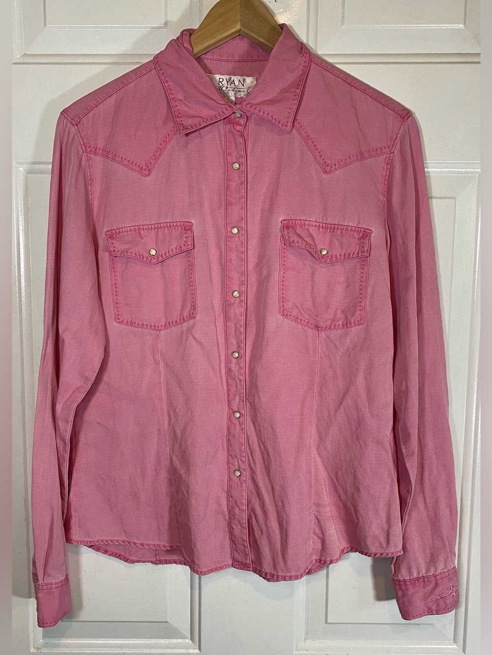 Ryan Michael Pearl Snap Button Silk Blend Size Small Pink Button Up Shirt Womens
